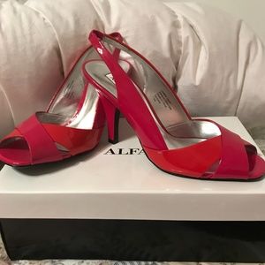 Very pretty fuchsia sling back worn about 2 hours